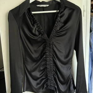 Skojrta zara  - Skjorta från zara, aldrig använd. 