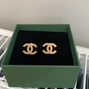 Örhängen  - Kommer inte till användning längre💗