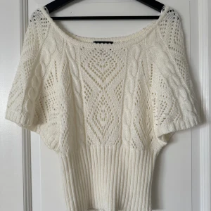 Stickad tröja  - Supersöt stickad tröja med korta armar, storlek S/M💕💕