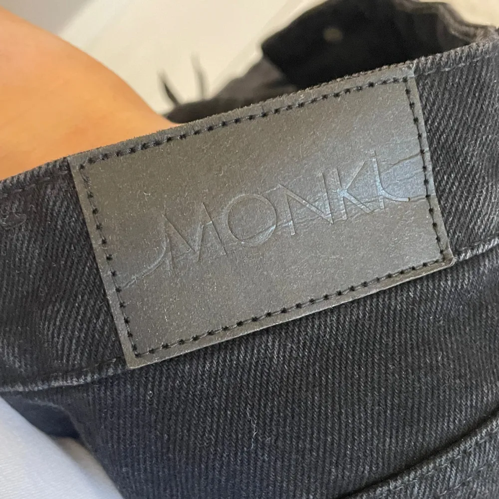 Svarta jeans från monki i bra skick och kvalitet. Storlek 26/32. Jeans & Byxor.