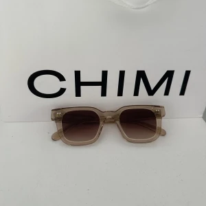 Chimi 004 - Säljer dessa chimi 004 färgen ecru väldigt bra skick inga defekter  Box finns till💞