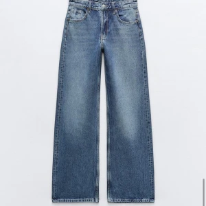 Jeans  - Skitsnygga jeans från zara i strl 36! Säljer då jag råkade beställa två💙