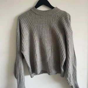 Stickad tröja - Jättefin stickad tröja, är i nyskick 💓