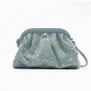 Väska Jeans  - Väska från zara i jeans material med strass stenar på. Säljer pågrund av att den aldrig används 🌸