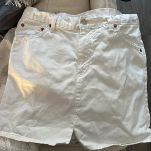 Vit kjol från svea - Vit jeanskjol från Svea🌷