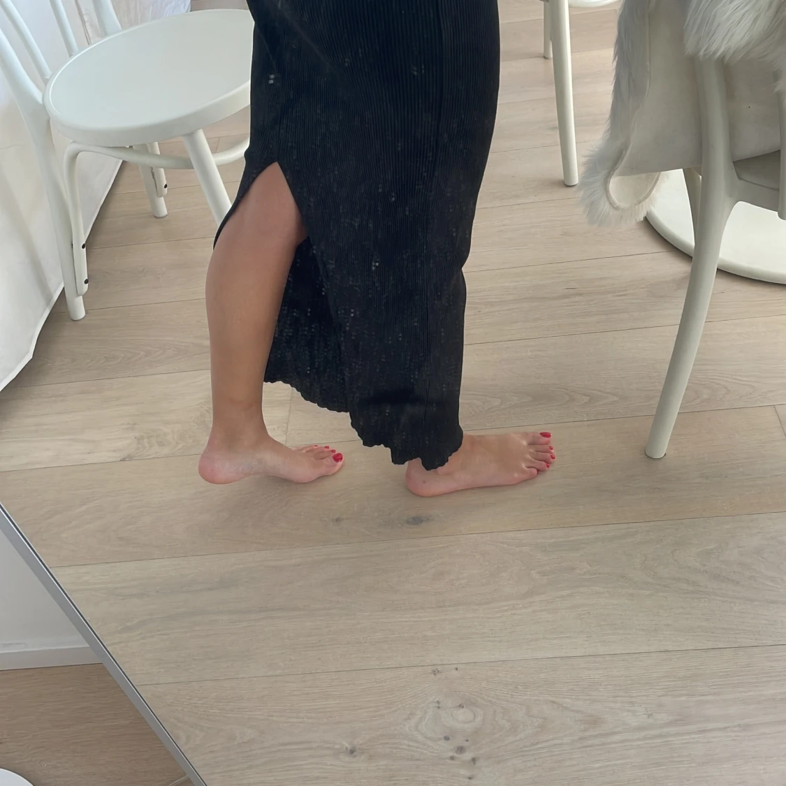 Ribbad långklänning med slits bak - 90