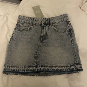 Jeanskjol - Helt ny jeanskjol från hm med lappen kvar💙💙