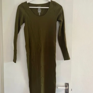 Grön klänning - Bara använt några gånger! Bra skick 