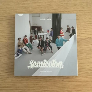 Seventeen album Semicolon ; - I mint skick, köpt från Bengans. Allting förutom Weaving Kit och album sleeve kommer. Välj tre mini cards och två pcs från andra bilden (först till kvarn!)