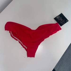 Nya bikinitrosor med prislapp från Nelly.com. Nypris 165kr
