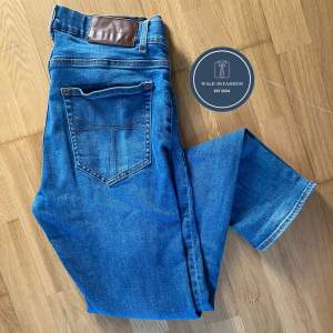 Tiger of Sweden Jeans | Modell Evolve | Storleken är 32/32 men passar 29/32 | Nypris på dessa galant jeans är 1700kr, vårat är 399kr | Fråga vid fundering 💭 