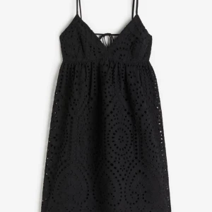 Klänning - Super fin klänning i storlek S, nyskick och aldrig använd🤍skriv för frågor