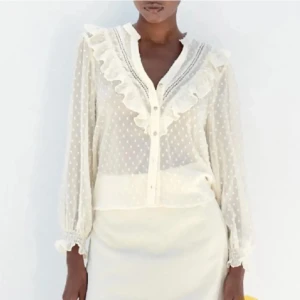 Zara blus - Säljer en fin zara blus i storlek xs!💕