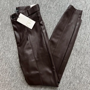 Skinnbyxor från Zara - Aldrig använda