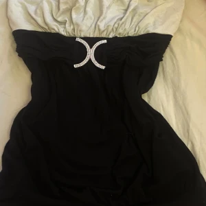 Off Shoulder Topp - En super fin off shoulder topp från amisu! Säljer då den inte kommer till användning