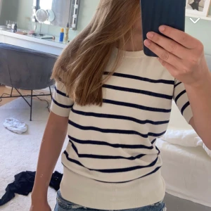 Finstickad tröja  - Säljer denna jätte jätte fina tröjan från zara, tröjan är i super bra skick och är inhe mycket använd ❤️ pris går att diskuteras ❤️