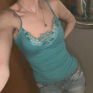 blått linne - jätte fint blått linne med fina detaljer! vintage från h&m🩵