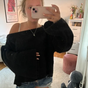 Stickad tröja - jätte mysig stickad tröja som är ganska stor men så mysigt till sommarkvöllarrrr