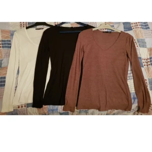 Alla 3st tröjor/toppar strl S från lager 157 - 3st långärmade toppar strl S Skick bra Från lager 157 Priset är för alla tre