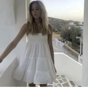 zaraklänning - säljer min absoluta favoritklänning eftersom att ja har en precis likadan 😽💕💕