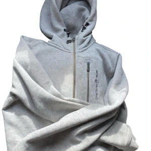 Sailracing hoodie  - Fin sailracing i ny skick, fler bilder kan lösas och pris kan diskuteras👍🏻 storlek 148-160cm🙂