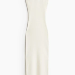 Tubklänning - Tubklänning från h&m, helt oanvänd lappen finns kvar! Storkek XS men stretchig så kan passa xs-s! Skriv innan du trycker köp nu