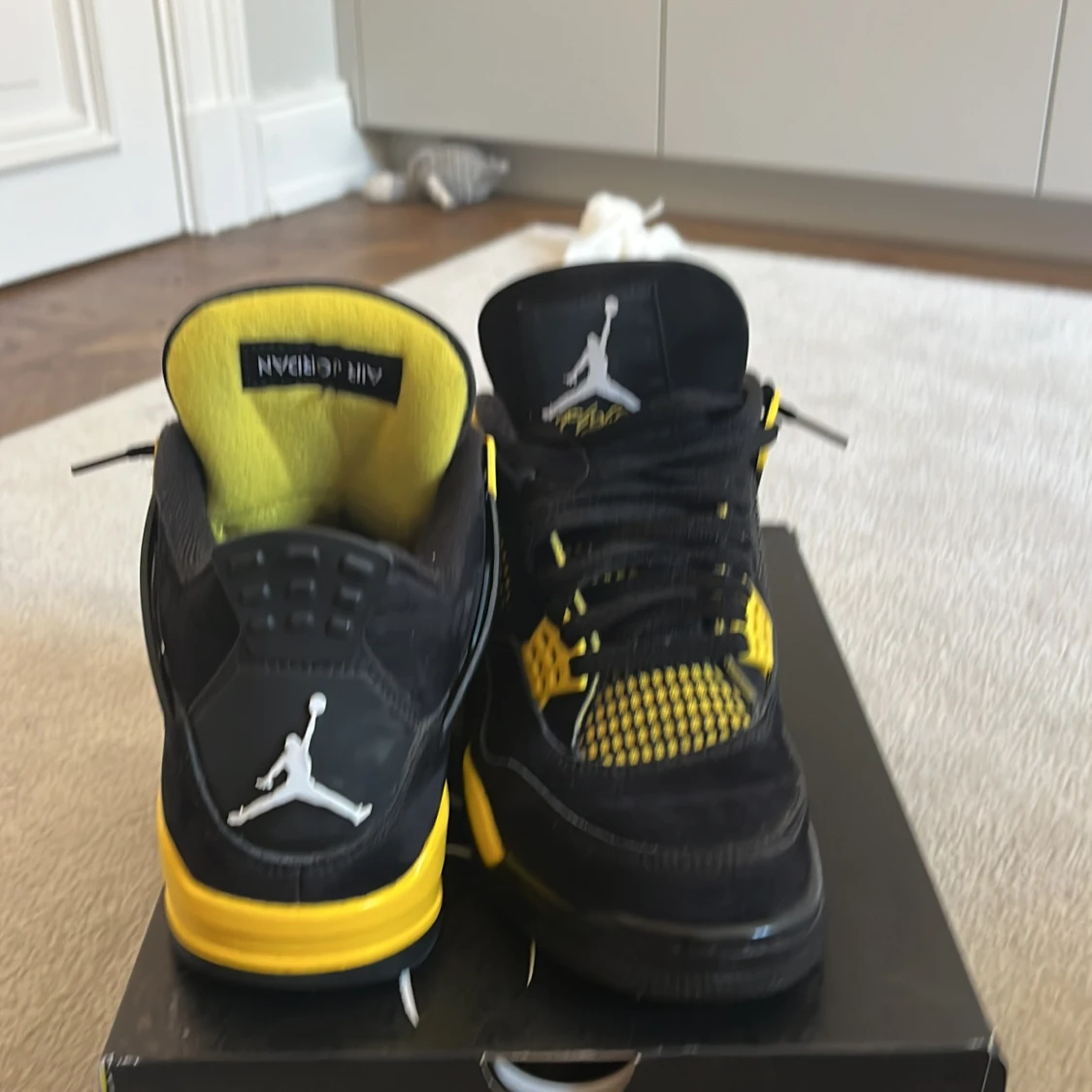 Jordan 4 yellow thunder storlek 42 - 91