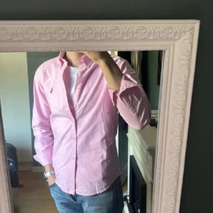 Ralph Lauren skjorta  - Sjukt fräsch Ralph lauren skjorta  Cond 10/10  Pris kan diskuteras!!