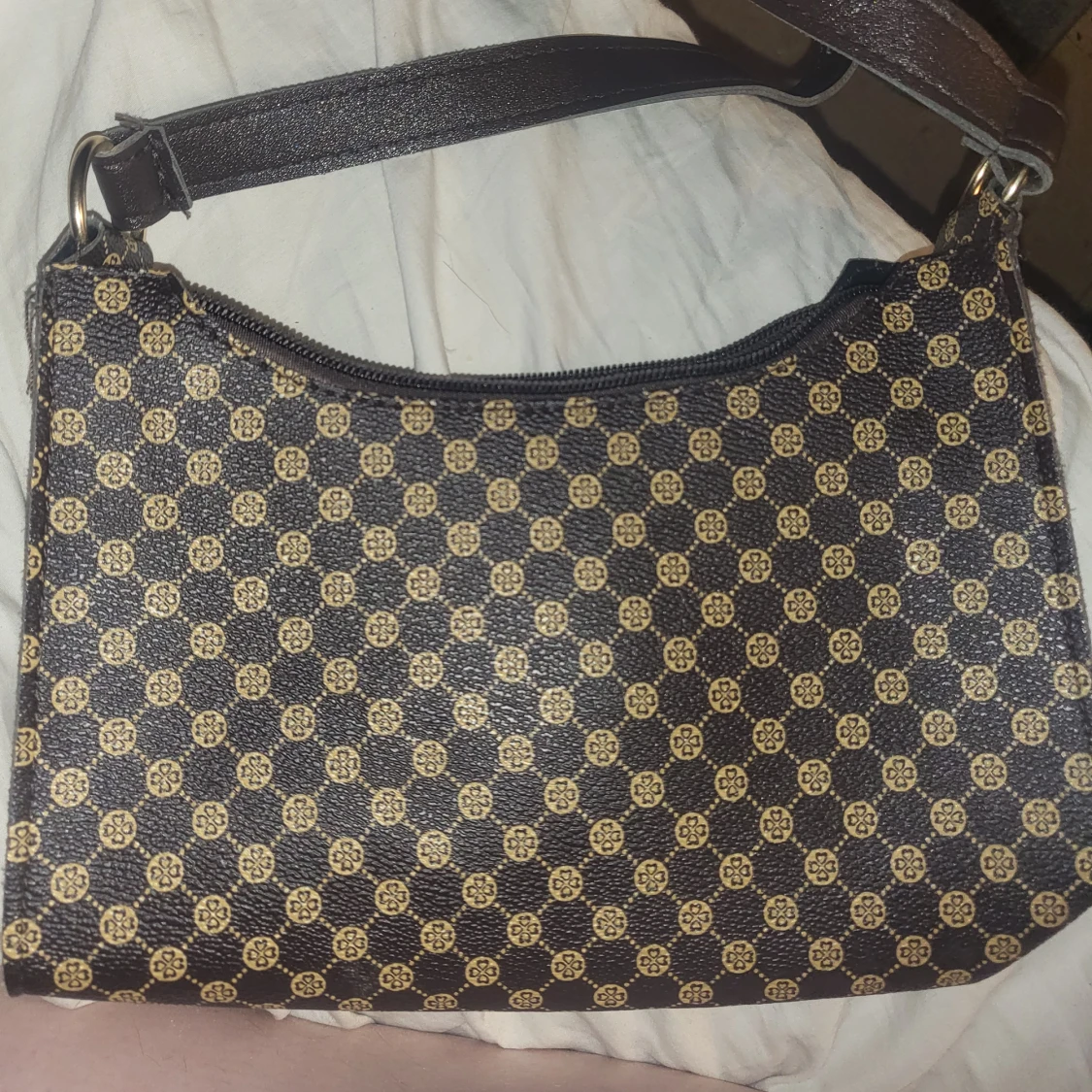 En liten väska med mönster  - 90