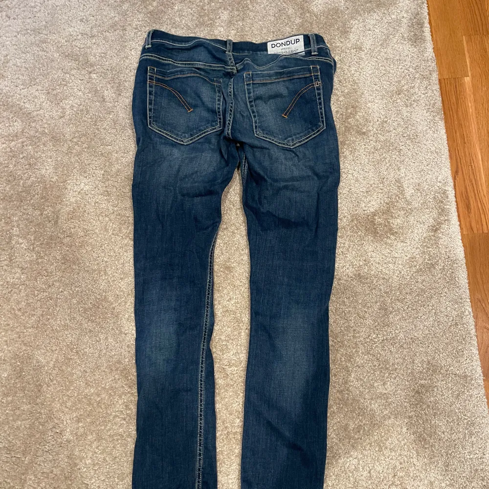 Dondup jeans bra skick storlek 33. Jeans & Byxor.