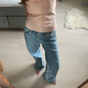 Vida jeans - Säljer dessa sjukt snygga lågmidjade vida jensen från NA-KD💕💕