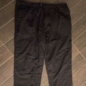 Kostymbyxor ”Theas Glory Days” - Extremt bra skick! Storlek: 58 (XL) Nypris: Ca 800 kr