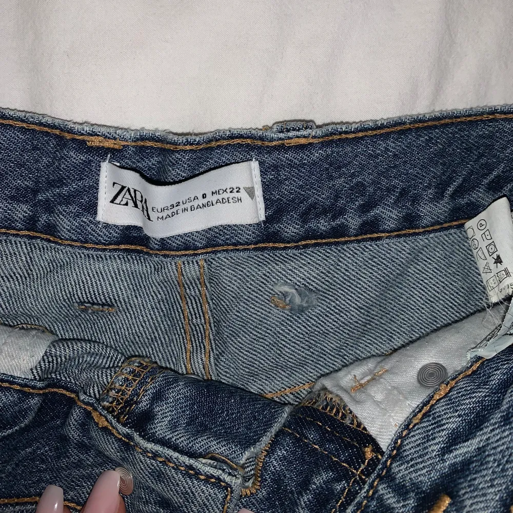 Ett par jeansshorts som inte kommer till användning ifrån Zara💘. Shorts.