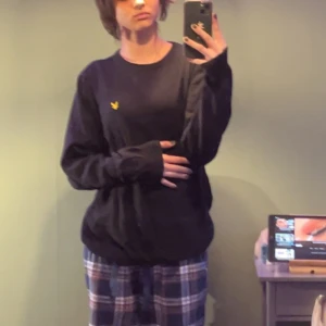 lyle & scott  - aldrig använt och därför jag säljer den. jättefin och väldigt simpel. bra skick utan fel. hör av er om ni vill ha mer information 💕