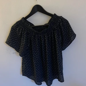 Super fin blus  - Jätte fin blus, storlek Xs men resår så passar även S 