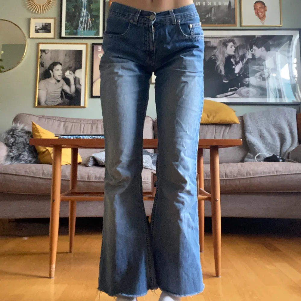 Vintage jeans som tyvärr är lite för korta i längden på mig som är 170. Passar xs-s . Jeans & Byxor.