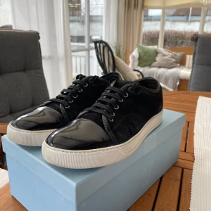 Lanvin - Stilrena Lanvins | Storlek UK 10 vilket motsvarar 44 | 9/10 Skick | Box medföljer | Nypris 4500 | Mitt pris 2200 