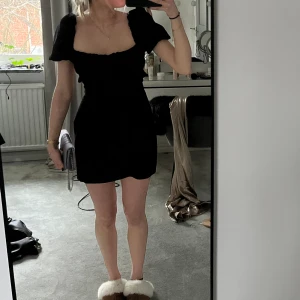 Zara klänning  - Så så snygg klänning från zara med as cool rygg!😍🔥