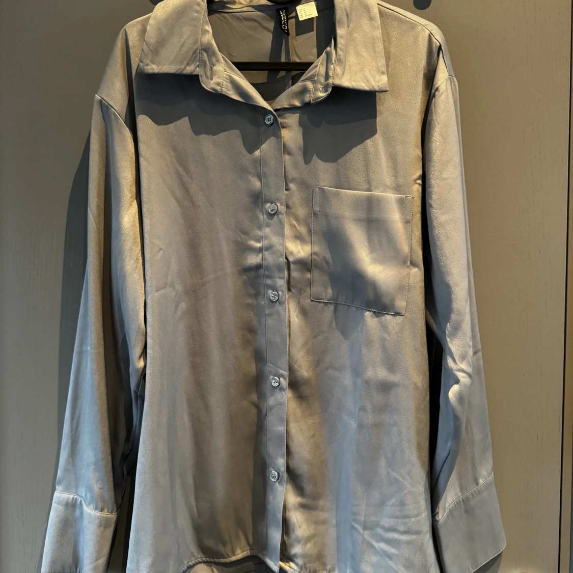 H&M Divided grå skjorta