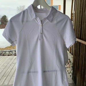 Tennis t-shirt  - En tränings t-shirt i storlek S från Nike i fint skick🩷