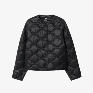 Mango jacka quiltad  - Jätte snygg jacka från mango i nyskick som är slutsåld! Säljer då den är för liten på mig😊💕