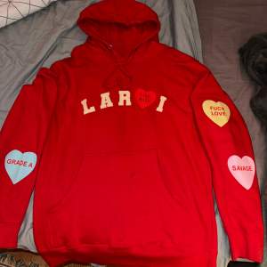 Limited edition alla hjärtans dag TKL hoodie som inte längre säljs. Säljer eftersom jag inte använder den längre. Pris kan diskuteras! ❤️