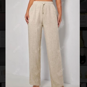 Beiga Linnebyxor - Pris kan diskuteras vid snabb affär. Plagget är i nyskick dvs använd max 1 gång om ens det💖