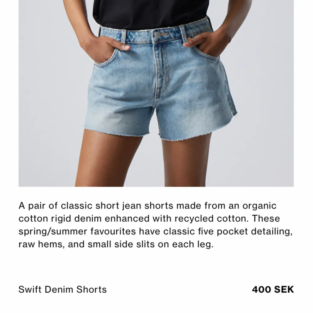 Säljer dessa superfina lågmidjade jeansshorts från Weekday! De är ljusblå med fickor fram och bak. Jeansshortsen är i nyskick och storlek 25 i midjan vilket motsvarar storlek XS❣️❣️ säljer för 200 kr till en början! Men priset går att diskutera.. Shorts.