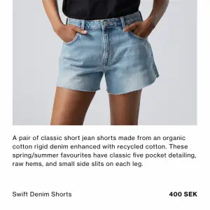 Säljer dessa superfina lågmidjade jeansshorts från Weekday! De är ljusblå med fickor fram och bak. Jeansshortsen är i nyskick och storlek 25 i midjan vilket motsvarar storlek XS❣️❣️ säljer för 200 kr till en början! Men priset går att diskutera.