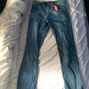 Straight slim fit - Helt oanvända jeans de var för små för mig. Och är i perfekt skick