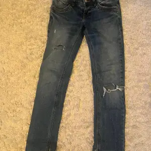 säljer mina snygga ltb jeans då de inte komemr till användning Köptes förra året men i väldigt bra skick 🥰