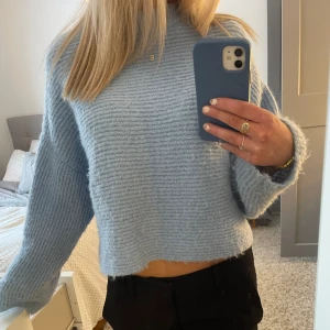 Stickad tröja - Stickad tröja, knappt använd🥰