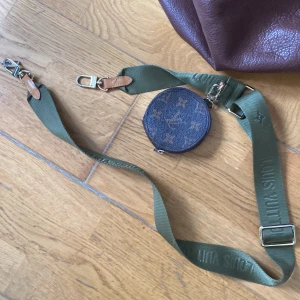 Louis Vuitton axelrem - Axelrem. Fin. Oanvänd