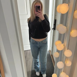 Jeans - Straight low waist jeans. Använda men bra skick. Köpt för 450 säljer för 200🩷